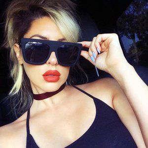 QUAY Cafe Racer Oversized Flat Square Matte Black